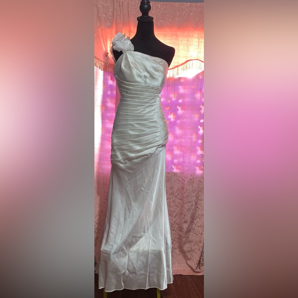 Aspeed Gray Asymmetrical Ruched Sweetheart Maxi Gown